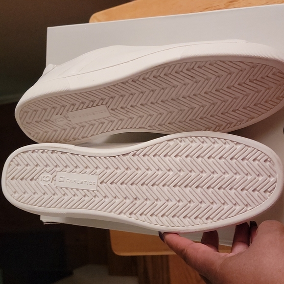 Fabletics Laurel Court Sneaker NEW! 9 - Picture 3 of 5